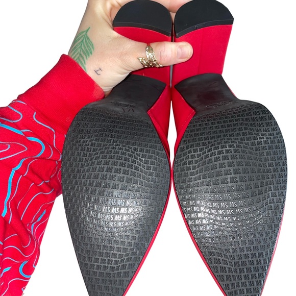 Authentic Stuart Weitzman heeled ankle boot with pointed toe in red leather. - Picture 8 of 8